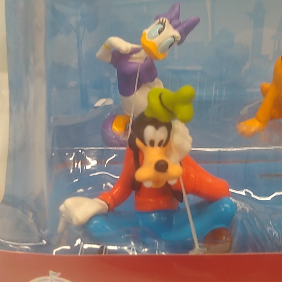 Mickey Mouse Figurine Playset! - Picture 2 of 8
